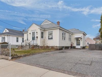 128 Warwick Rd, Pawtucket, RI, 02861