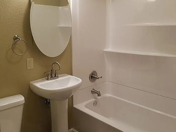 3rd image of 830 Stark St #L