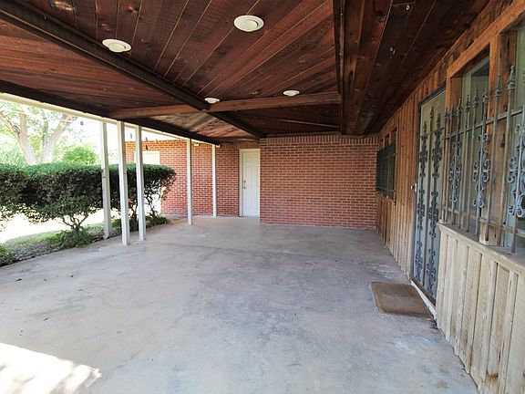 3rd image of 505 W Broadway St