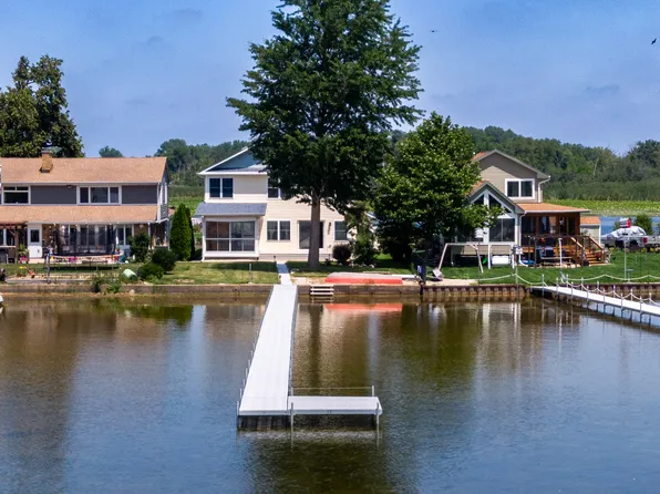 22869 W Lake Shore Dr, Antioch, IL 60002