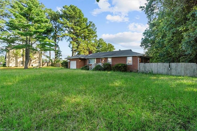 1st image of 4441 Woodland Dr