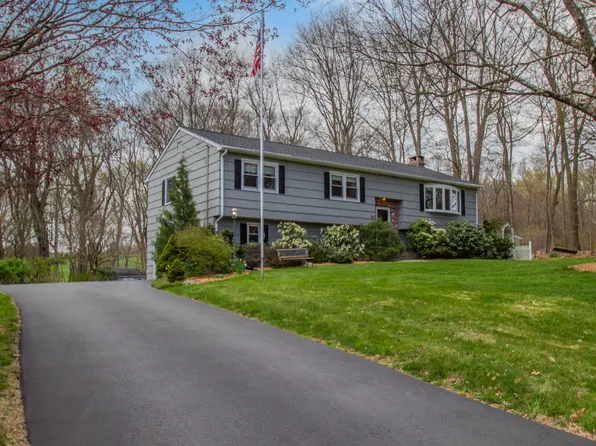 124 Osborn Lane, Monroe, CT 06468