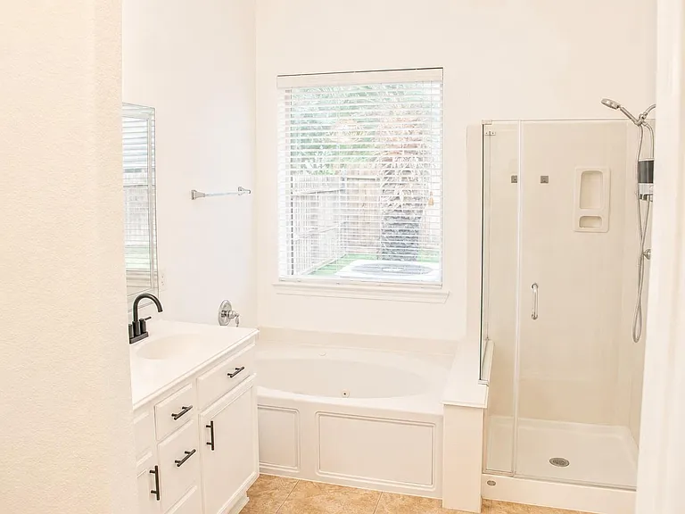 2814 Silver Bend Ln — Photo 19
