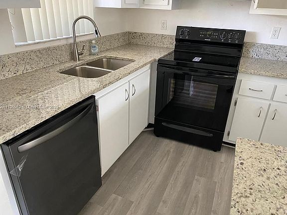 5th image of 6020 Shakerwood Cir APT 204