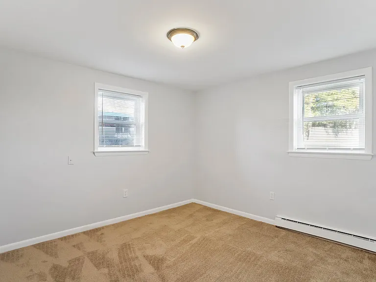 1499 N East St #14 — Photo 8