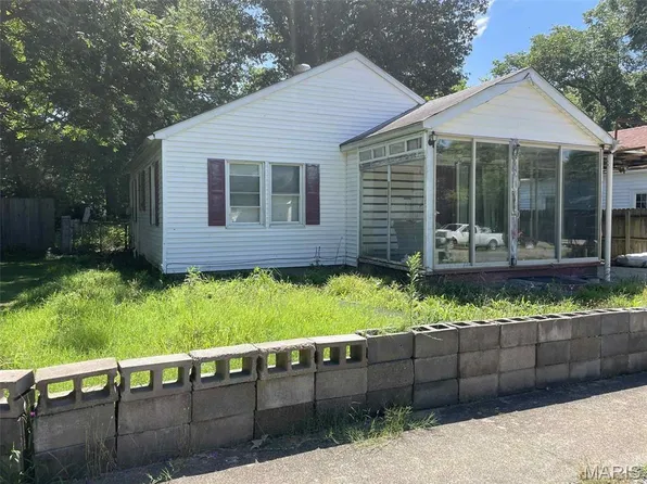 804 N Catalpa St, Dexter, MO 63841