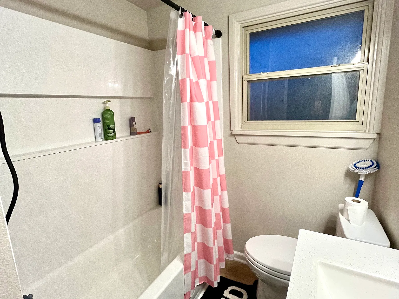 3 bed, 1356 sqft, $900 — Photo 1