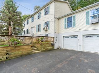 210 Maxim Dr, Hopatcong, NJ 07843