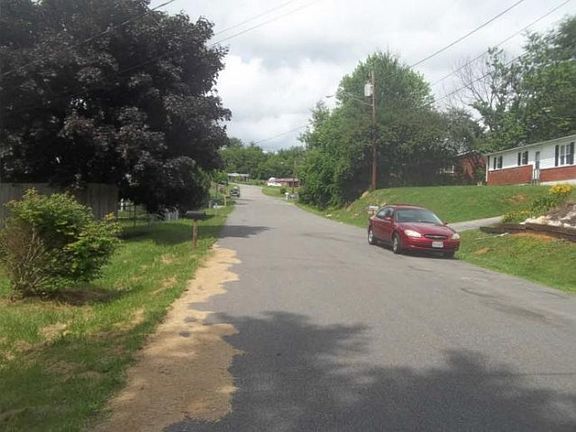 4th image of 905 Bland St