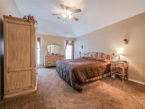 3rd image of 10080 Buckingham Ln