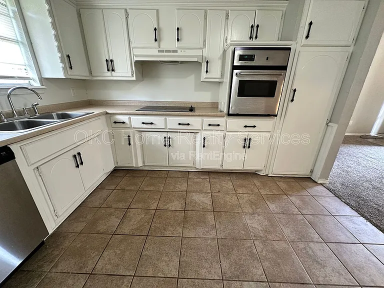 8417 S Villa Ave — Photo 6