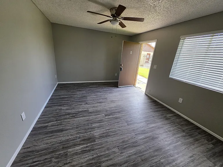 11045 N 17th Ave #2-D — Photo 9