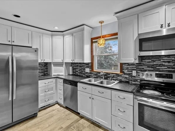 64 Shores St, Taunton, MA 02780