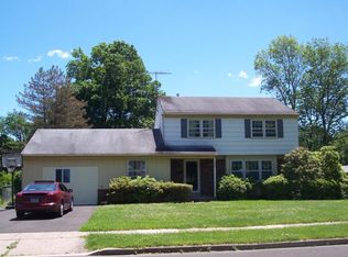 1067 Kemper Dr, Warminster, PA 18974