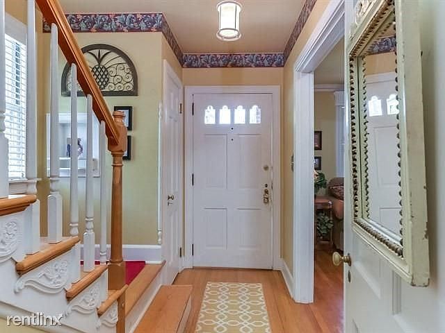 315 Hermitage Entry