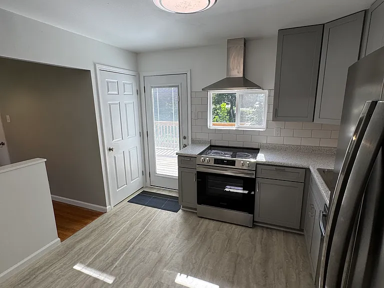 229 Ramsey Ln — Photo 6