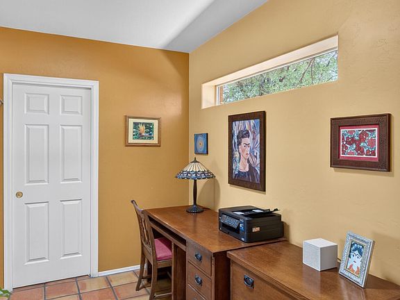 5th image of 1037 E Blacklidge Dr