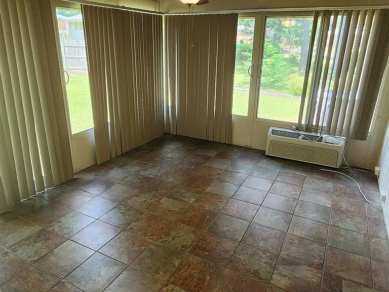 203 Springdale Dr #1 — Photo 34