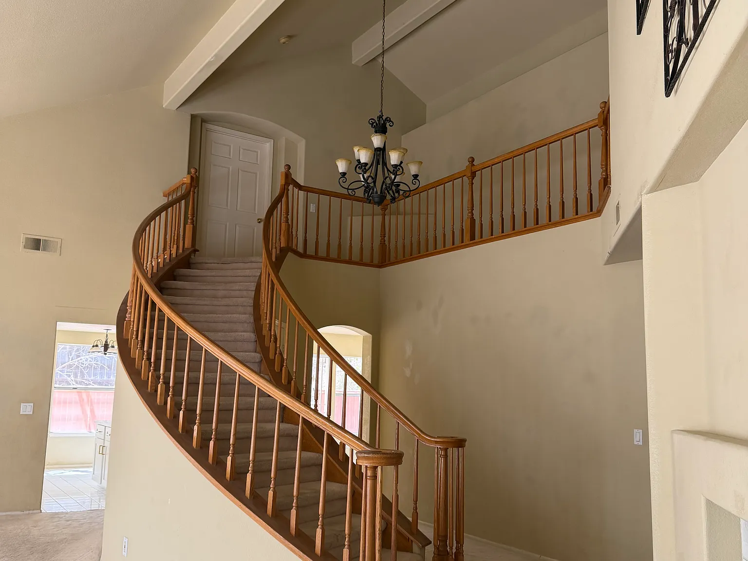 4 bed, 2631 sqft, $5,800 — Photo 2