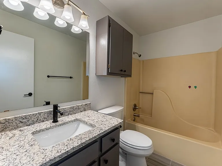 250 N Madison St #C — Photo 16