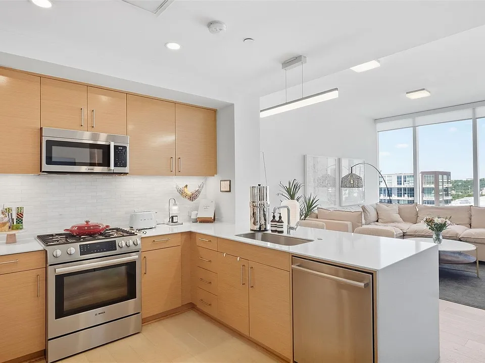 301 West Ave #1403