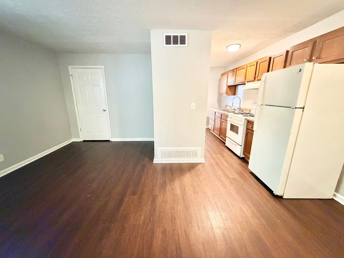 4408 S 1st Street — Photo 2