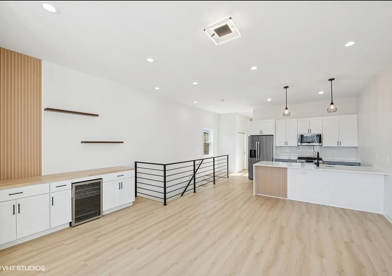 1058 N Central Park Ave — Photo 3