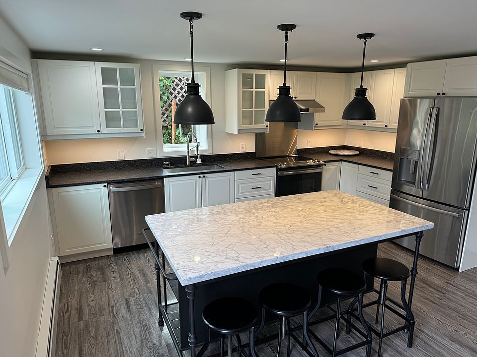 1st image of 11744 Roosevelt Way NE #B