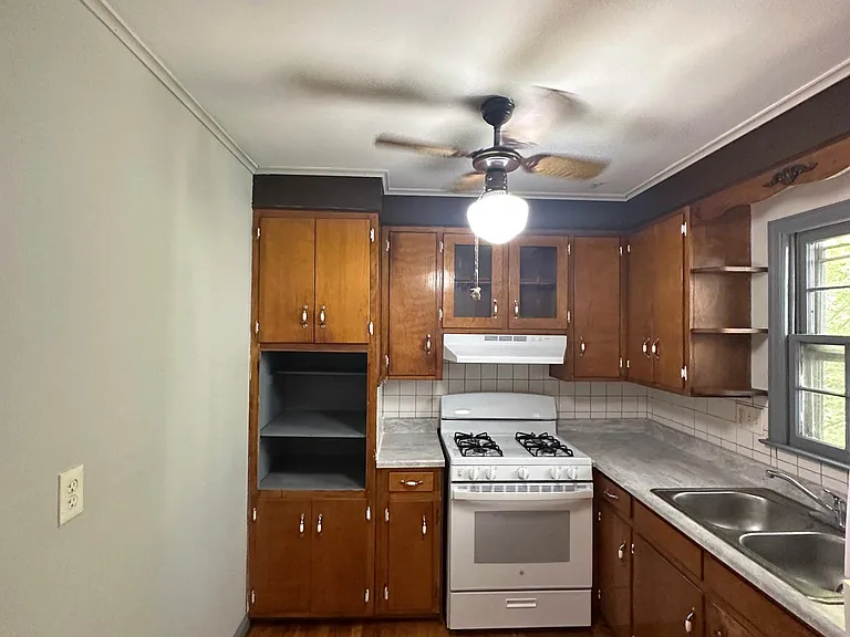7 Hemlock St #1 — Photo 3
