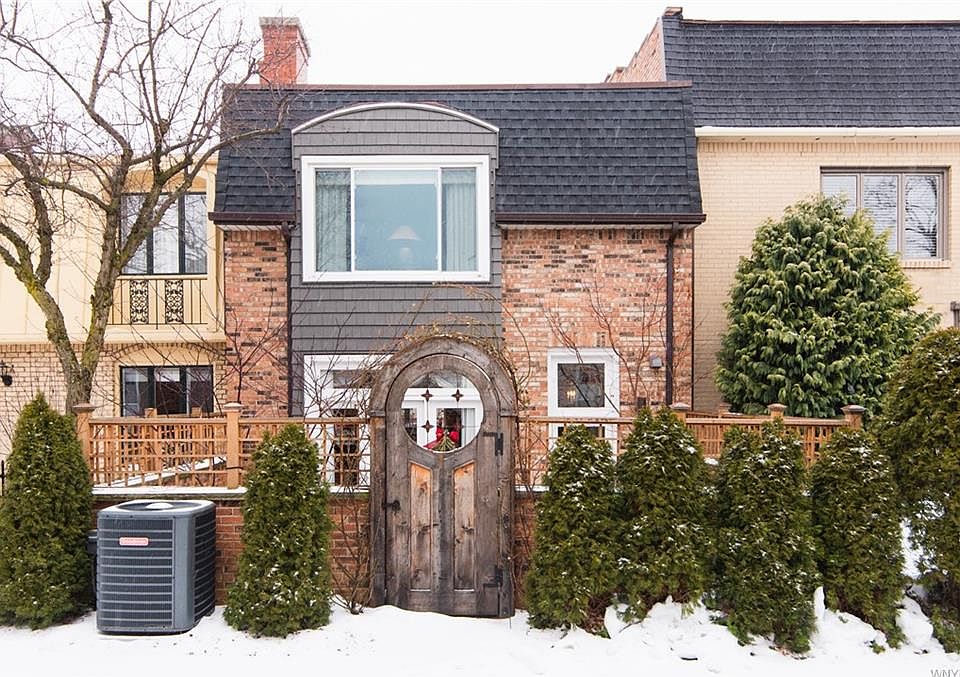 1st image of 9 Brittany Ln