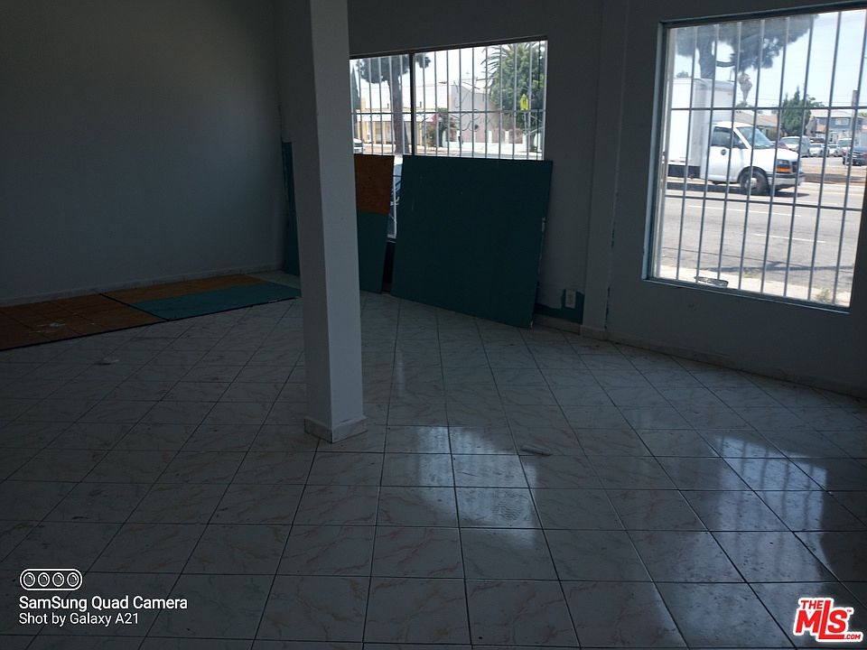 1st image of 850 W 104th Pl