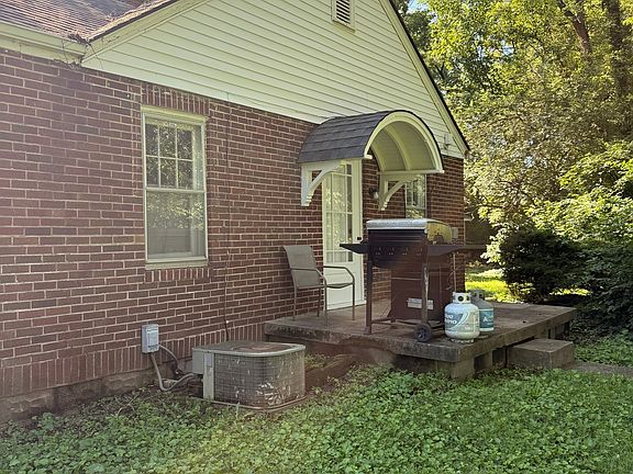 4th image of 2109 E 99th St