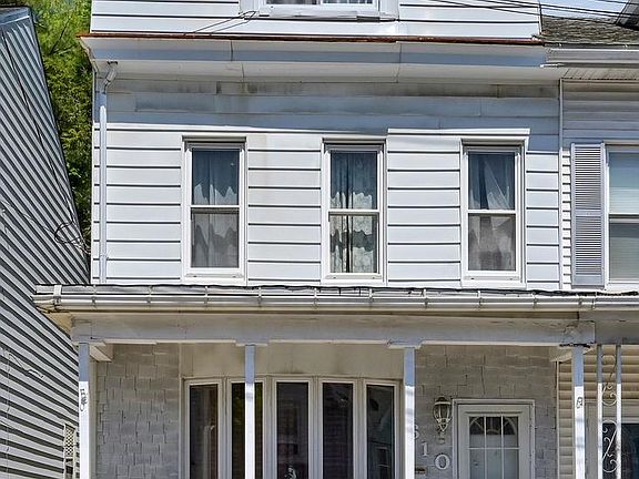 3rd image of 610 W Race St