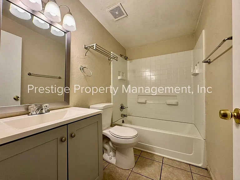 2302-2312 N Ralph Ave — Photo 13