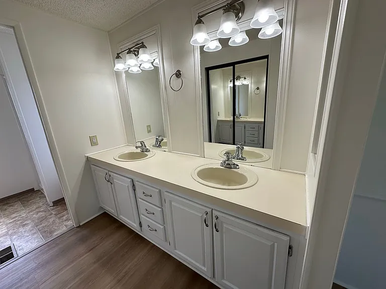 3817 Summit Dr — Photo 13