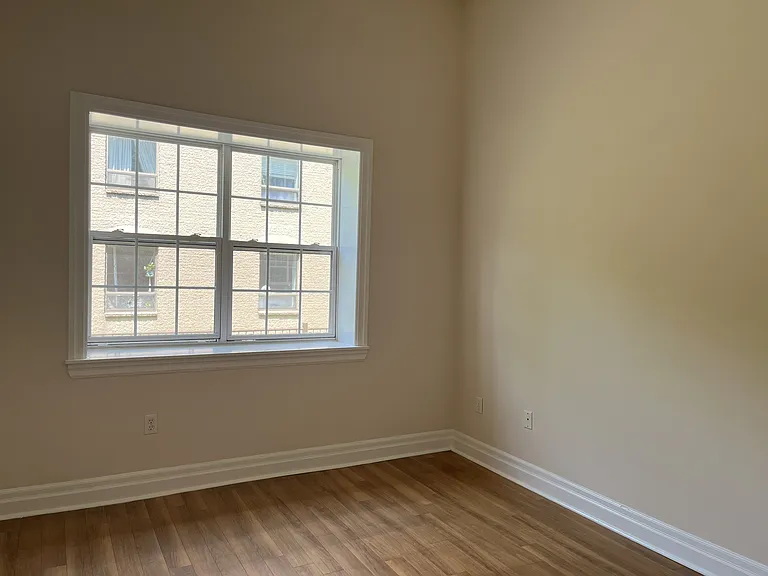 1254 Hollis St — Photo 13