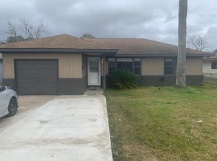 3152 Cherry St, Groves, TX 77619