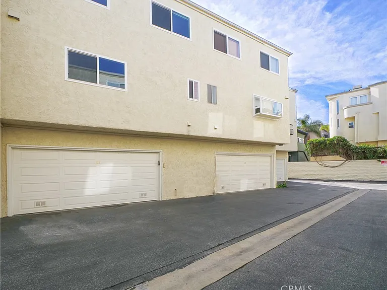 405 2nd St — Photo 24