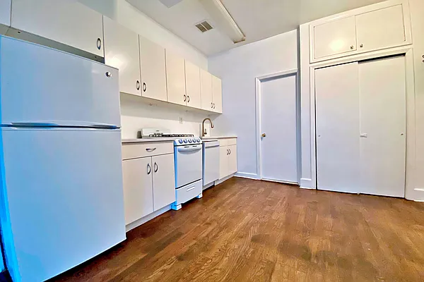 Rented by Douglas Elliman | media 17