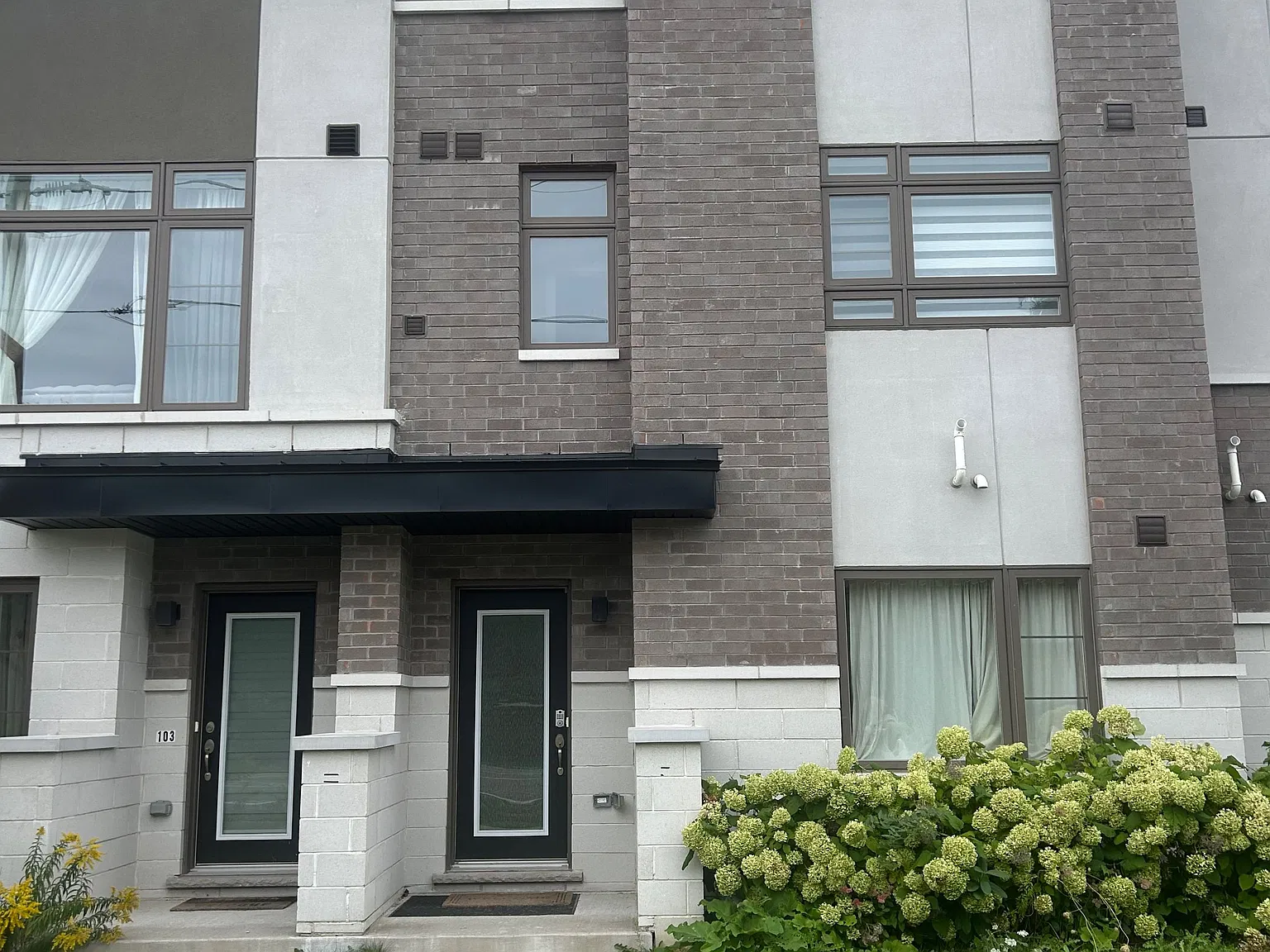 250 Finch Ave — Photo 1