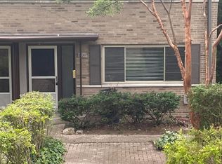 2737 Charing Rd, Columbus, OH 43221