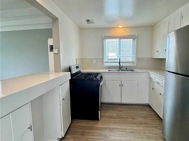 970 Glenneyre St #D — Photo 3