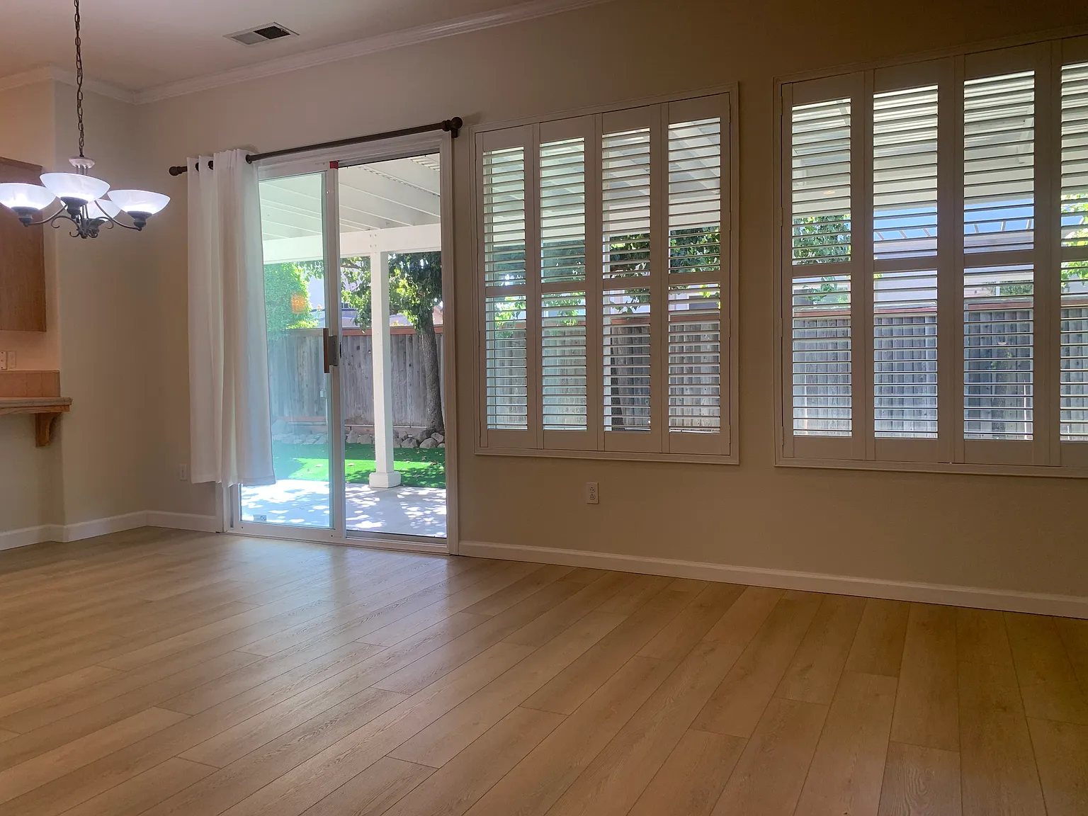4 bed, 1654 sqft, $3,195 — Photo 4