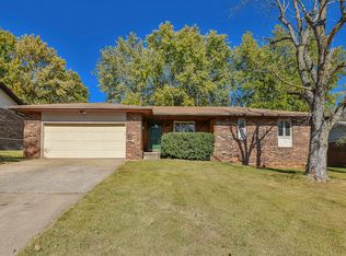 1923 E Valley Water Mill Rd, Springfield, MO 65803
