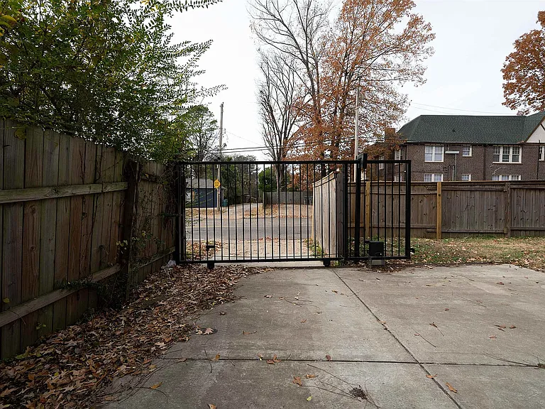 1347 Harbert Ave — Photo 21