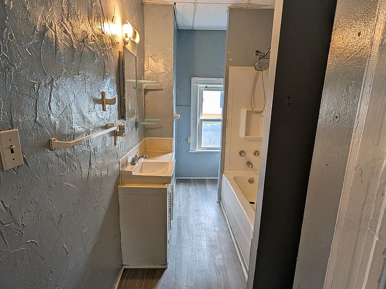 614 E 22nd St #1 — Photo 11