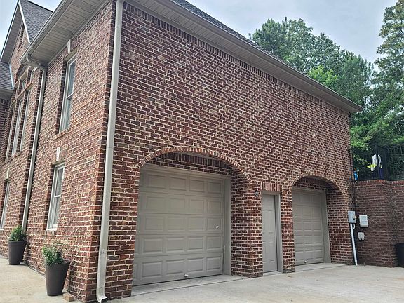 5th image of 584 Lake Crest Dr
