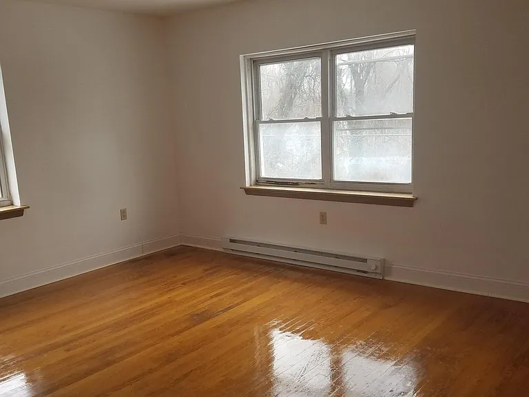 490 Hedrick Ave #B — Photo 4