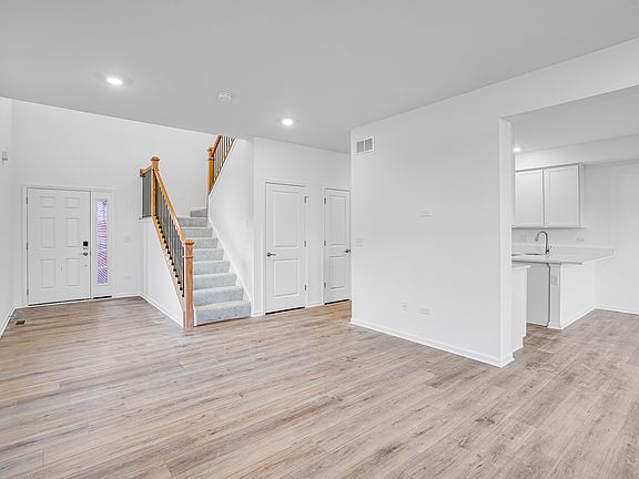 4th image of 7732 Nightshade Ln