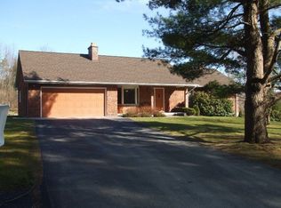 5 Stewart Ln, Averill Park, NY 12018